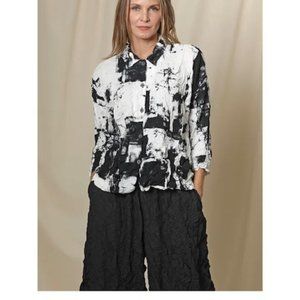 Chalet et Cici Size M beautiful, flawless crinkle top